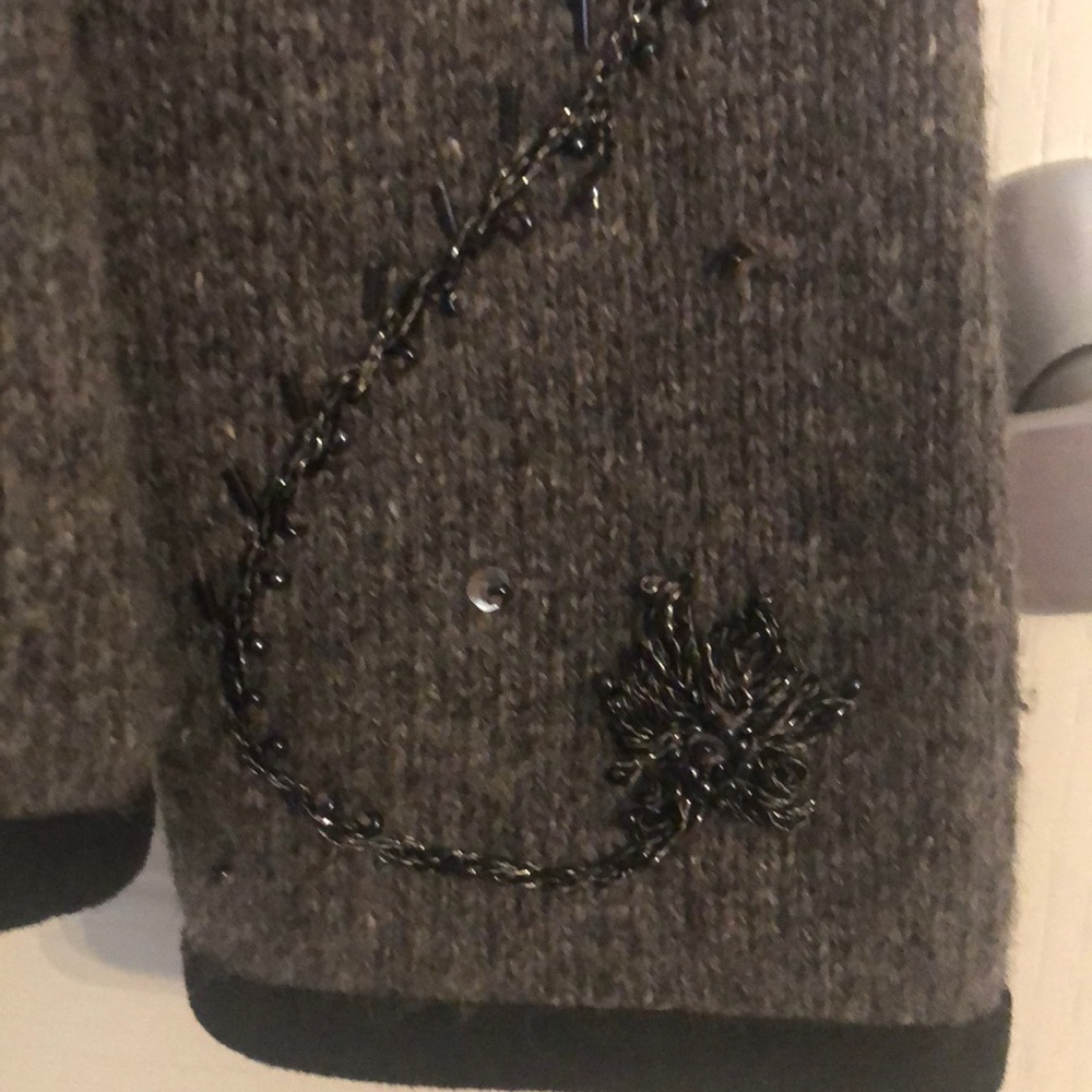 Sweater - Picture 4 of 9